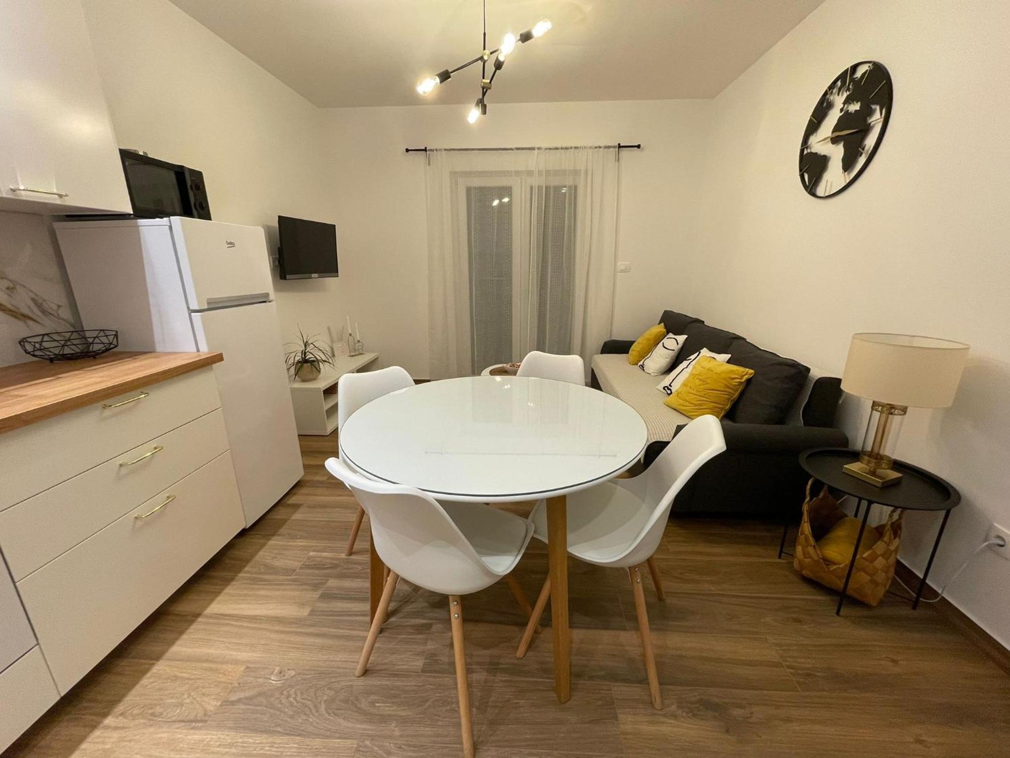Apartment Tom Mimice