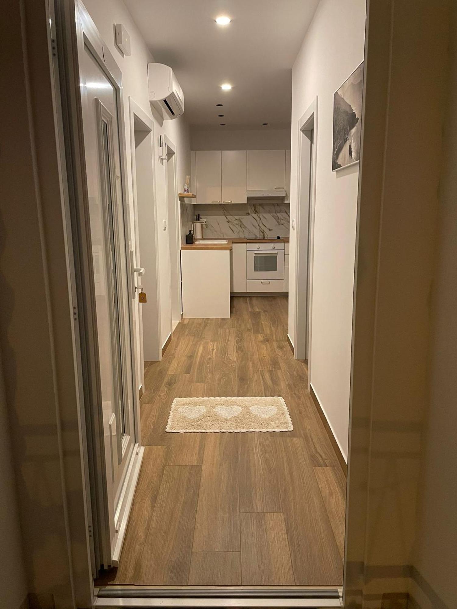 Tom Apartment